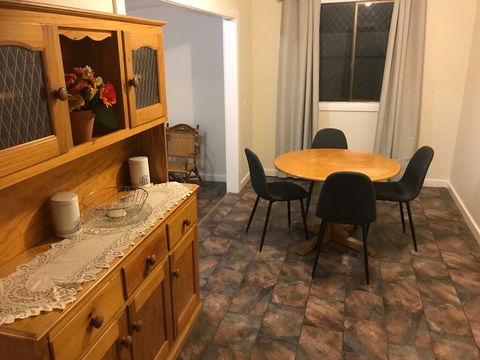 Charles Rasp Motor Inn & Cottages - Goulburn Accommodation 2
