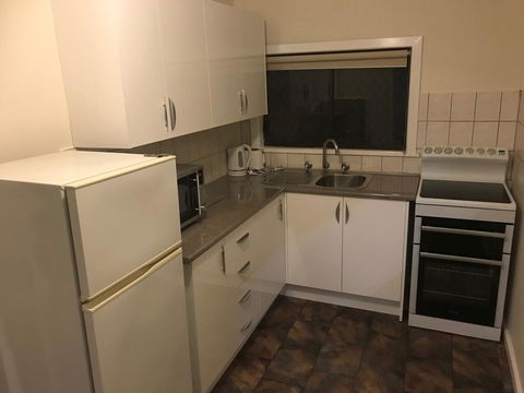 Charles Rasp Motor Inn & Cottages - Goulburn Accommodation 1