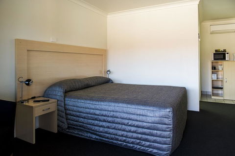 Cherry Blossom Motor Inn - Goulburn Accommodation 1