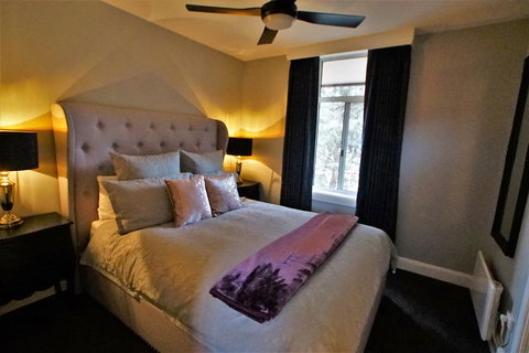 City Life Apartment-full Kitchen & Separate Bedroom - Goulburn Accommodation 3