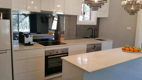 City Life Apartment-full Kitchen & Separate Bedroom - Goulburn Accommodation 2