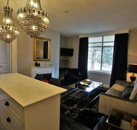 City Life Apartment-full kitchen  separate bedroom - Goulburn Accommodation