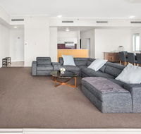City-Centre Apartment With River Views and Balcony - Goulburn Accommodation