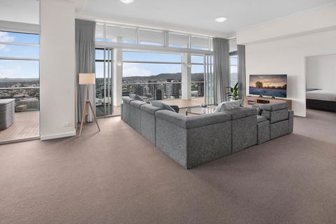 City-Centre Apartment With River Views And Balcony - Goulburn Accommodation 2