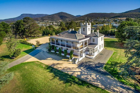 Claremont House - Goulburn Accommodation 0