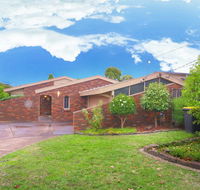 Classic Double Brick Garden House - Goulburn Accommodation
