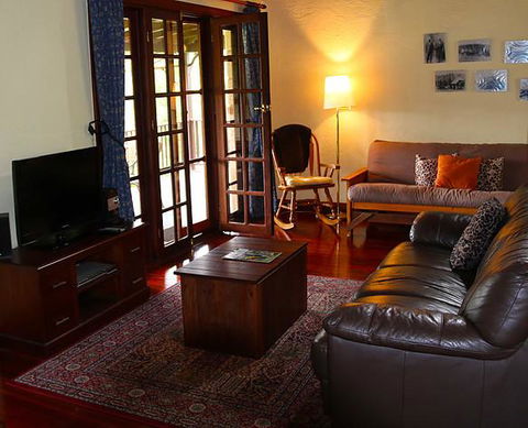 Clover Cottage Country Retreat - Goulburn Accommodation 1