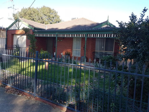 Cobram Cottage - Goulburn Accommodation 0