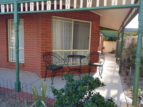 Cobram Cottage - Goulburn Accommodation 1