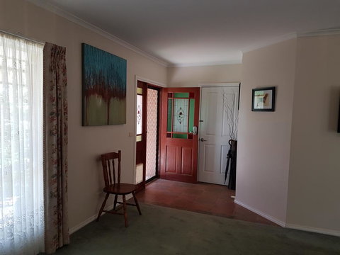 Cobram Cottage - Goulburn Accommodation 2