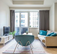 Collins St Chic with Netflix Free Wine Free Wifi - Goulburn Accommodation