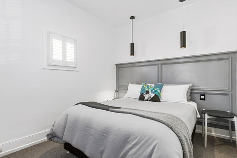 Colonial Hampdens - Goulburn Accommodation 0