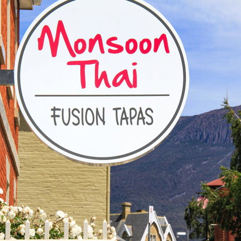 Colonial Hampdens - Goulburn Accommodation 3