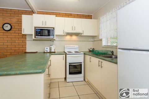 Comfy Ground Floor Unit Opposite Waterfront! Welsby Pde, Bongaree - Goulburn Accommodation 3