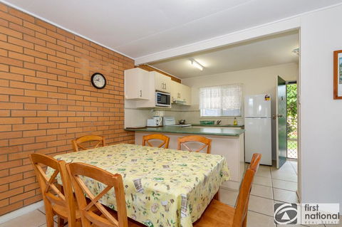 Comfy Ground Floor Unit Opposite Waterfront! Welsby Pde, Bongaree - Goulburn Accommodation 2