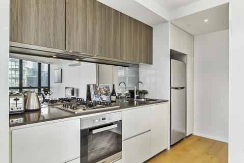 Contemporary Luxury With Views At Maya Waterfront - Goulburn Accommodation 2