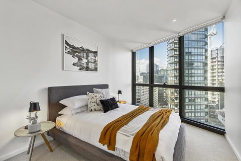 Contemporary Luxury With Views At Maya Waterfront - Goulburn Accommodation 3