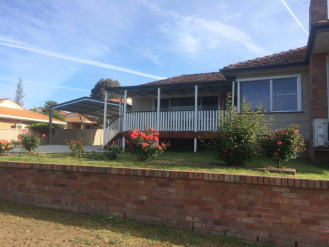 Costa Park Cottage Dio - Armidale - Goulburn Accommodation 1
