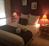 Cottage 1 Relax and Self Isolate in With Hot Tub - Goulburn Accommodation