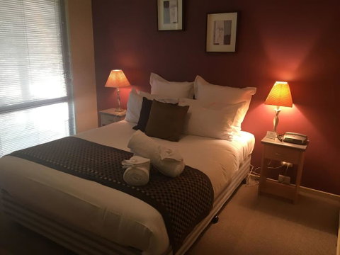 Cottage 1 Relax And Self Isolate In With Hot Tub - Goulburn Accommodation 0