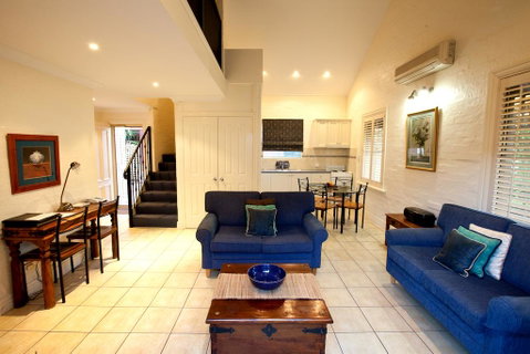 Country Apartments - Goulburn Accommodation 0