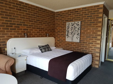 Cousins Motor Inn - Goulburn Accommodation 2