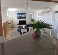 Cozzys Condo Luxury Beach House - Goulburn Accommodation