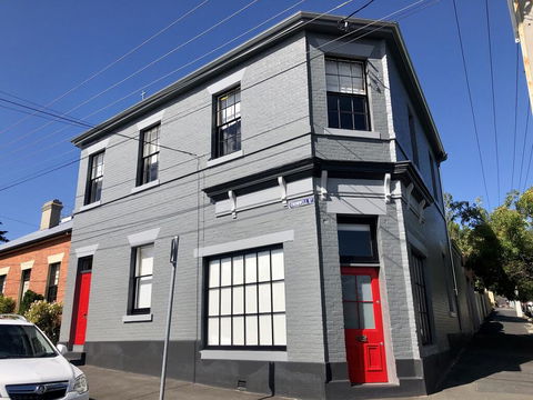 Cromwell Apartment - 3 Red Doors Battery Point - Goulburn Accommodation 0