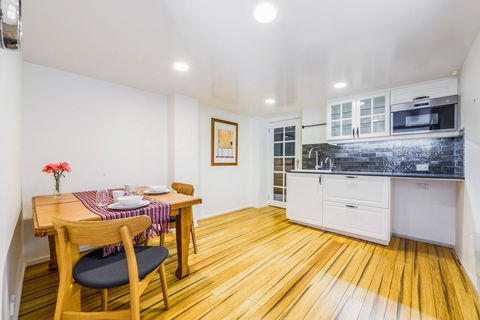 Darling Suite - Newly Renovated, On The River Access To The Tan, South Yarra Station Or Chapel St - Goulburn Accommodation 2