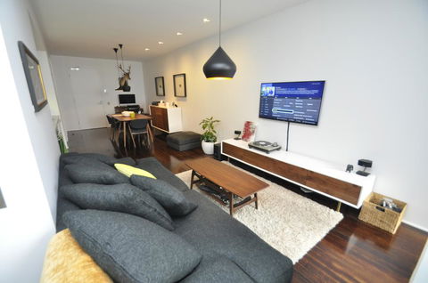 Darlinghurst Self-Contained Modern One-Bedroom Apartment (313 BUR) - Goulburn Accommodation 2