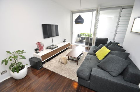 Darlinghurst Self-Contained Modern One-Bedroom Apartment (313 BUR) - Goulburn Accommodation 0