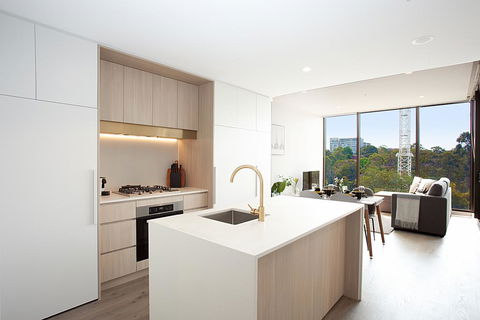 Designer Apartment With Balcony In Quiet Suburb - Goulburn Accommodation 1