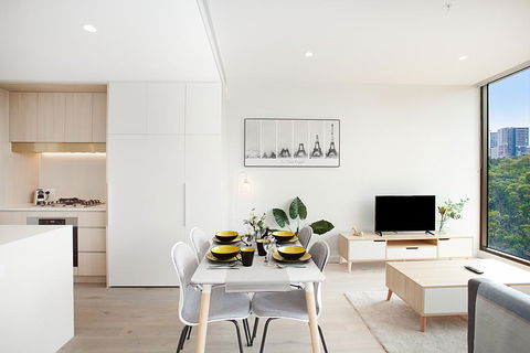 Designer Apartment With Balcony In Quiet Suburb - Goulburn Accommodation 2