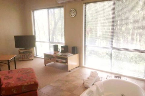 Do You Have To Self Isolate Do It In Peace & Tranquility - Goulburn Accommodation 1