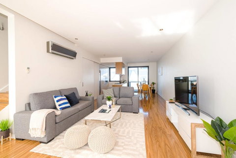 Double Storey Harbortown Townhouse - Goulburn Accommodation 0