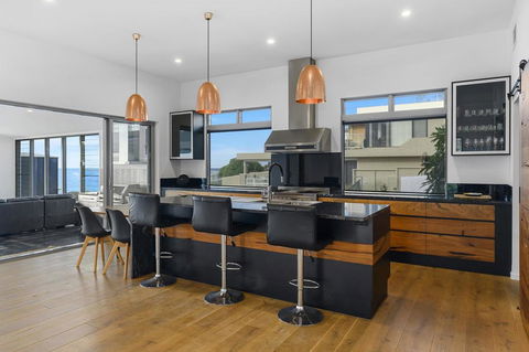 Due North Beach House - Goulburn Accommodation 3