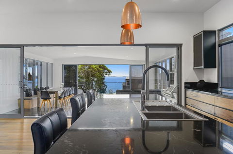 Due North Beach House - Goulburn Accommodation 0
