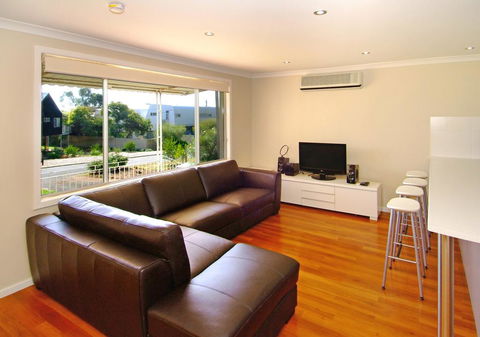 Eagle Bay Beach House - Goulburn Accommodation 1