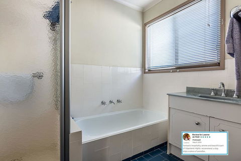 Eagle Bay Cottage - Goulburn Accommodation 2