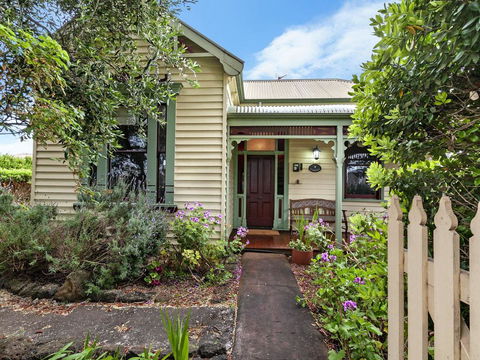 EAMONT ON SACKVILLE - Goulburn Accommodation 1