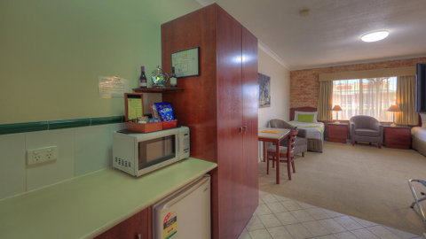 Endeavour Court Motor Inn - Goulburn Accommodation 2