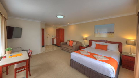 Endeavour Court Motor Inn - Goulburn Accommodation 1
