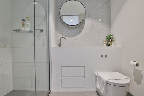 EQ TOWER Melbourne CBD APT - Goulburn Accommodation 3