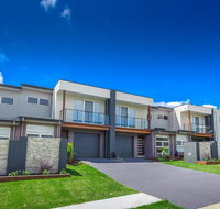 Escape At Nobbys Executive Townhouse 1 74 Pacific Drive - Goulburn Accommodation