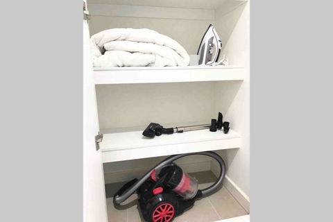 ESQ Astonishing 3BD Apartment 1 Min From Train Station - Goulburn Accommodation 3