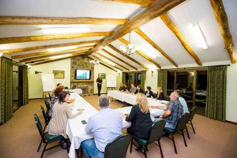 Evedon Lakeside Retreat - Goulburn Accommodation 3