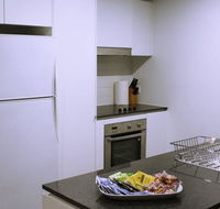 Executively Styled 2 Bed 2 Bath Perfect Location - Goulburn Accommodation