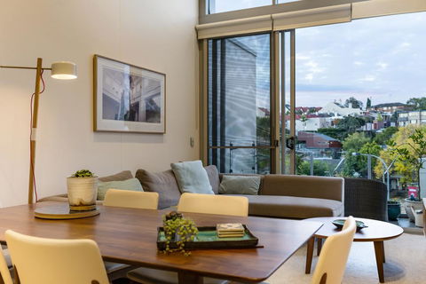 Explore Sydney From A Peaceful Modern Apartment - Goulburn Accommodation 0