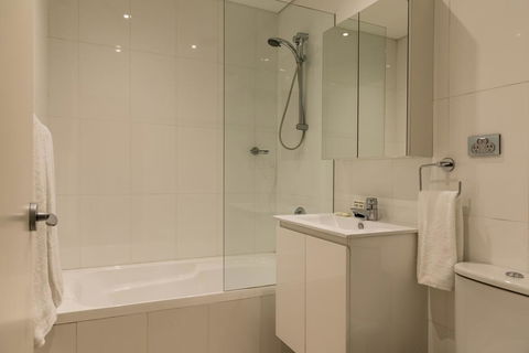 Explore Sydney From A Peaceful Modern Apartment - Goulburn Accommodation 3