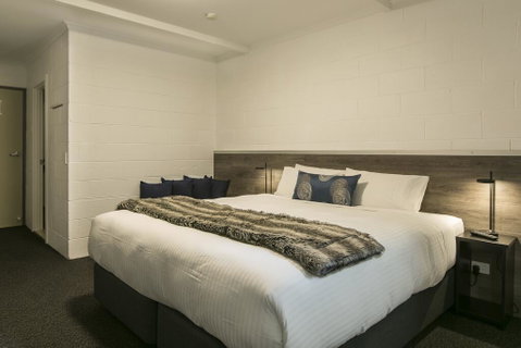 Falls Creek Hotel - Goulburn Accommodation 2